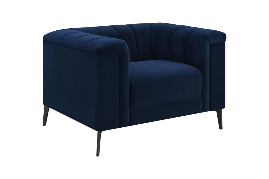 Sillón capitoné con brazos tipo smoking tapizado en color azul 509213