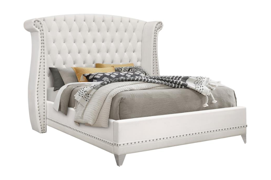 Cama Queen con respaldo alto tapizada Barzini color blanco 300843Q