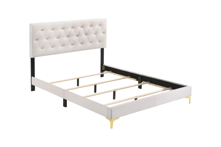 Cama King tapizada con paneles en color blanco Kendall 224401KE