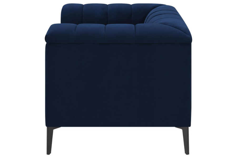 Sillón capitoné con brazos tipo smoking tapizado en color azul 509213