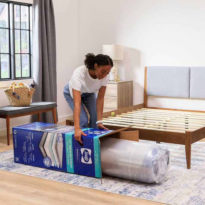 Colchón de espuma viscoelástica Sealy Posturepedic de 12"