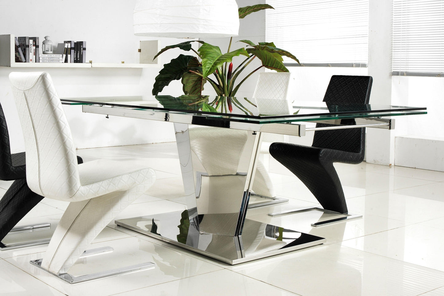 extendable dining table in clear glass
