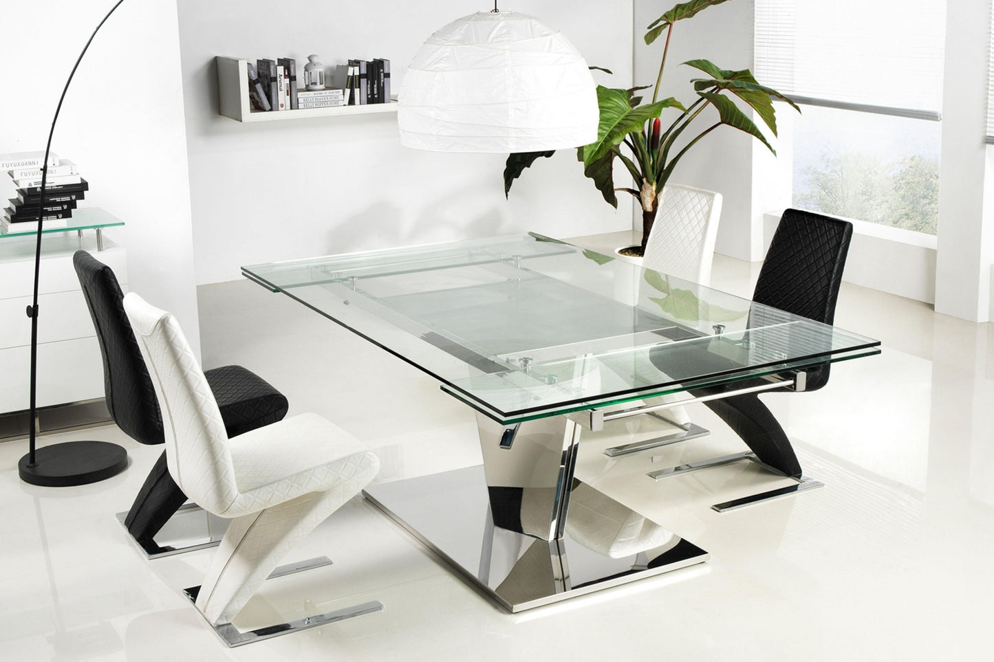 extendable dining table in clear glass