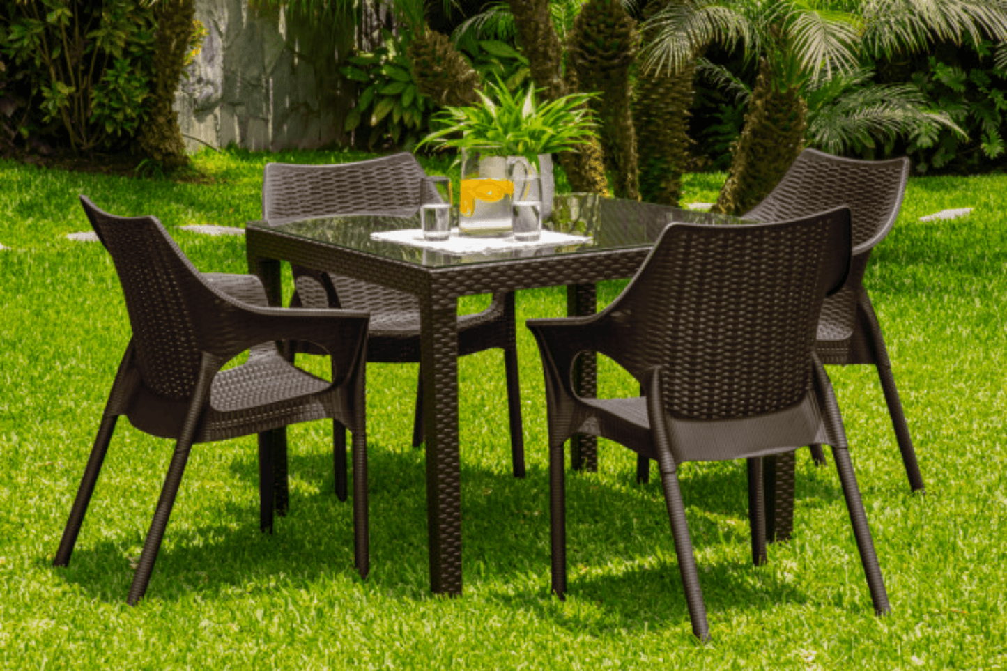 Plastique 5 PC Dining Set with glass
